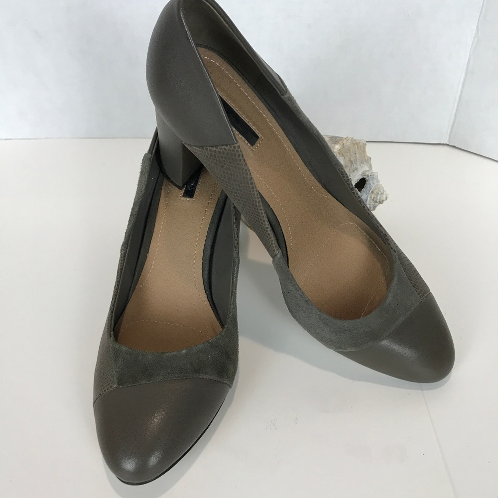 Tahari grey/tan NWOT heels Sz 8.5